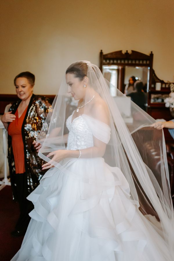 Cydnee and Darren's wedding day in Elsternwick, frame 031
