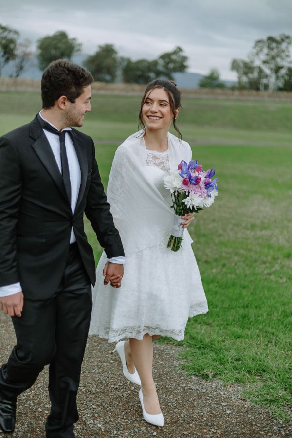 Alberta and Vincent's wedding day in Coldstream, frame 016
