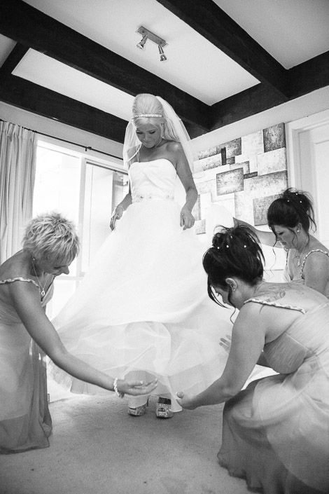 Chateau Wyuna wedding, the couple, frame 017