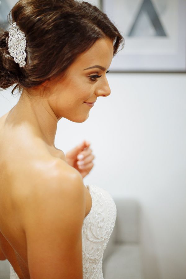 Yolanda and Matt's wedding day in Monbulk, frame 031