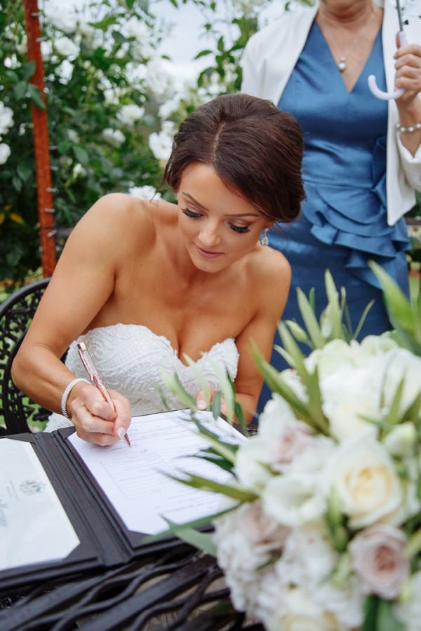 Yolanda and Matt's wedding day in Monbulk, frame 094