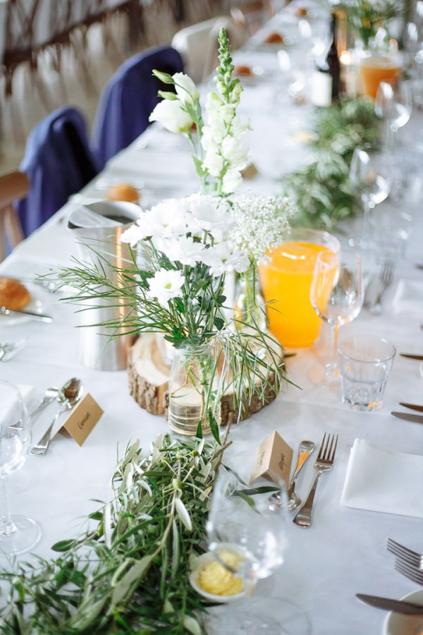 Yolanda and Matt's wedding day in Monbulk, frame 151