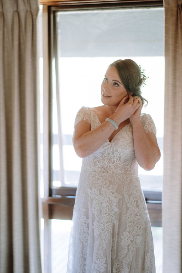 Sarah and Kyle's wedding day in Dixons Creek, frame 016