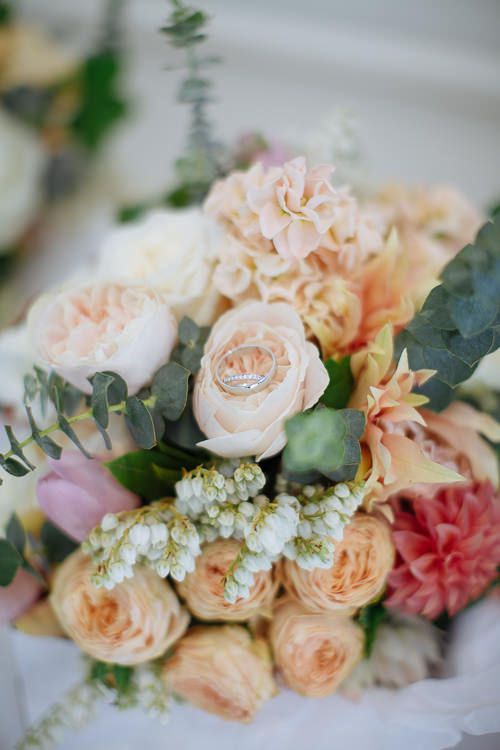 Peach and blush bridal bouquet with garden roses – wedding florals